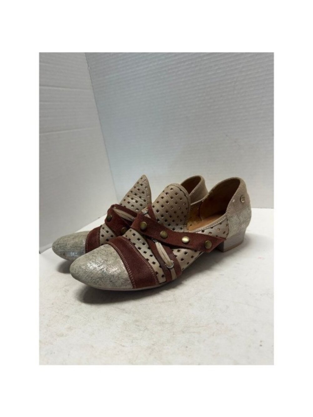 Maciejka Leather Perforated Studded Loafers Metallic Silver Burgundy Tan 40 9.5